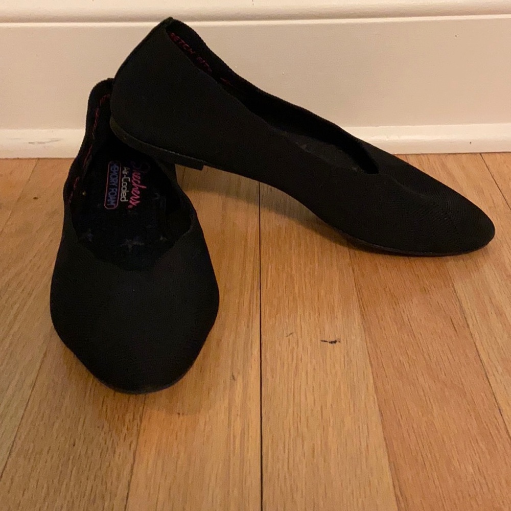 Black flats. NEVER WORN!